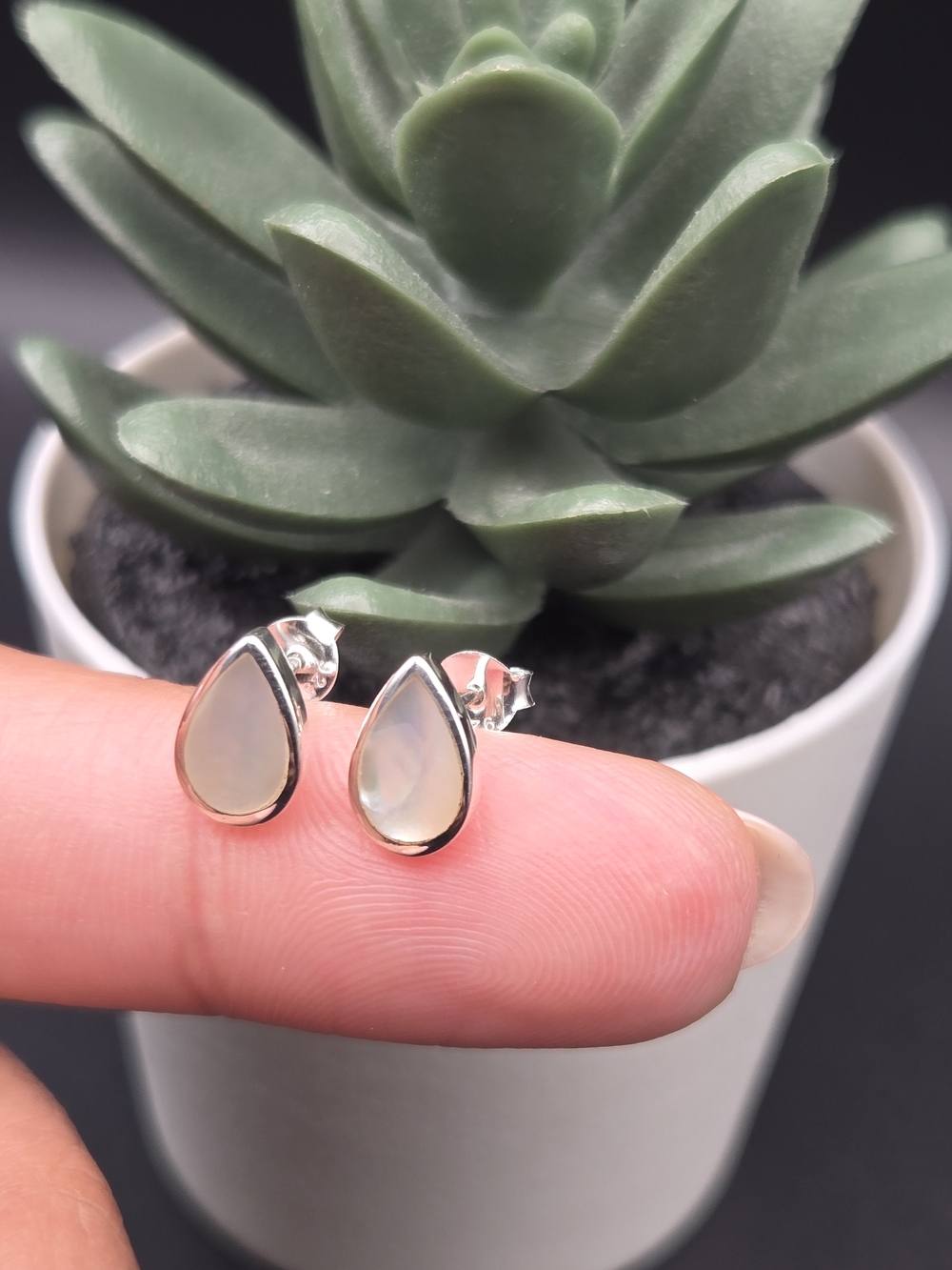 . 925 Solid Sterling Silver Mother Of Pearl Teardrop Stud Earrings -